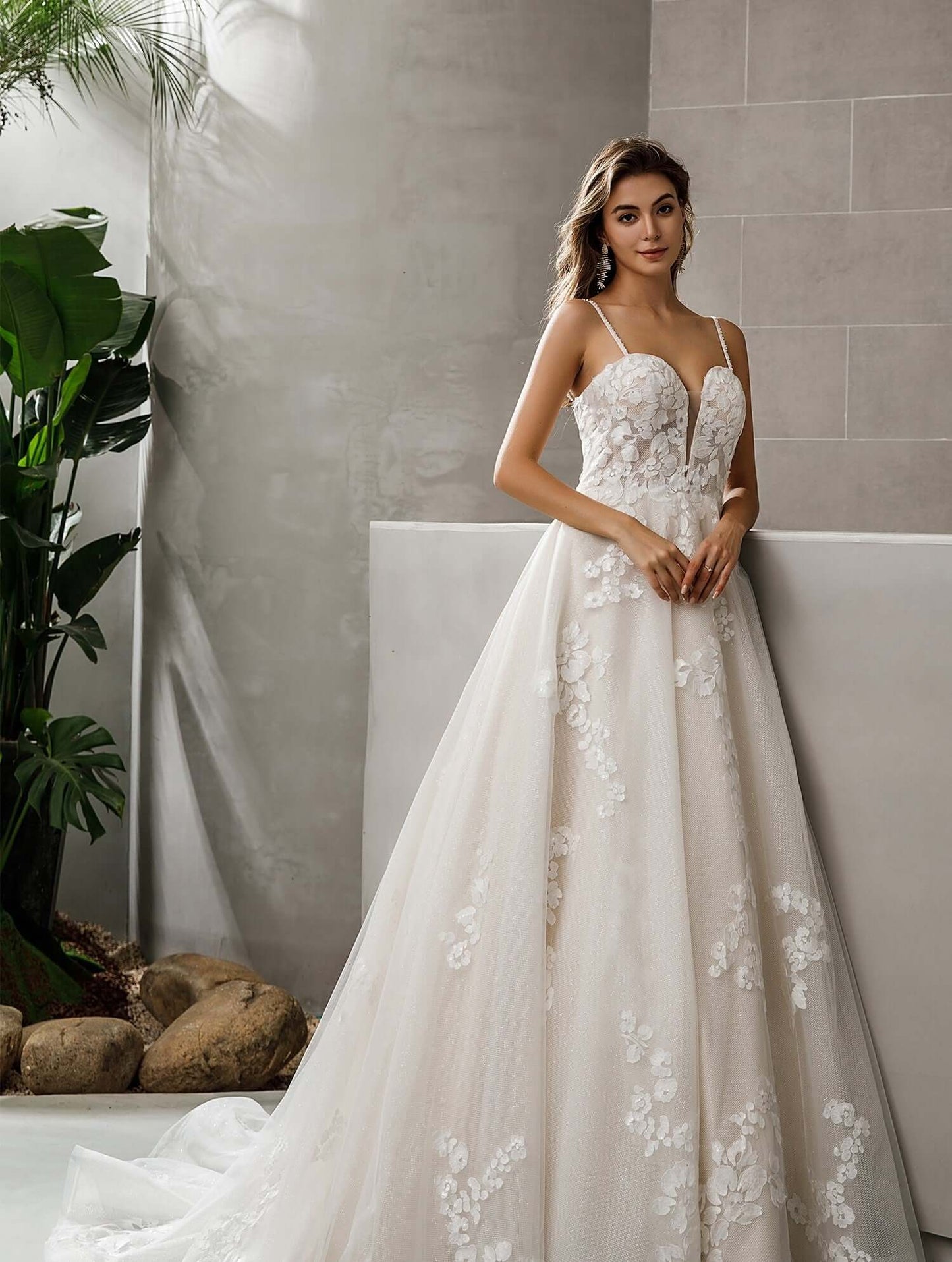 braut im boho prinzessin brautkleid mit spitze und glitzer