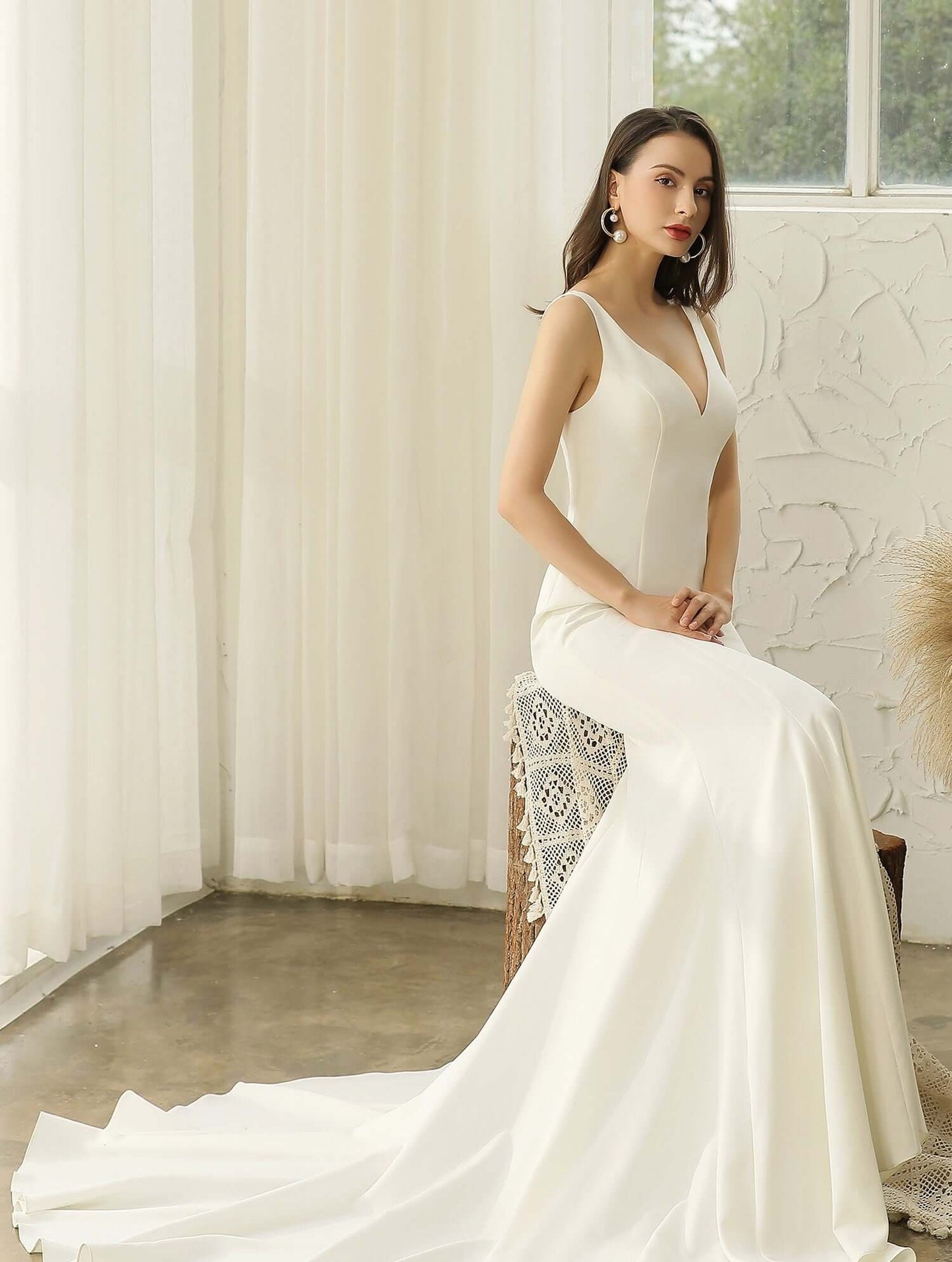 braut im schlichten standesamt brautkleid