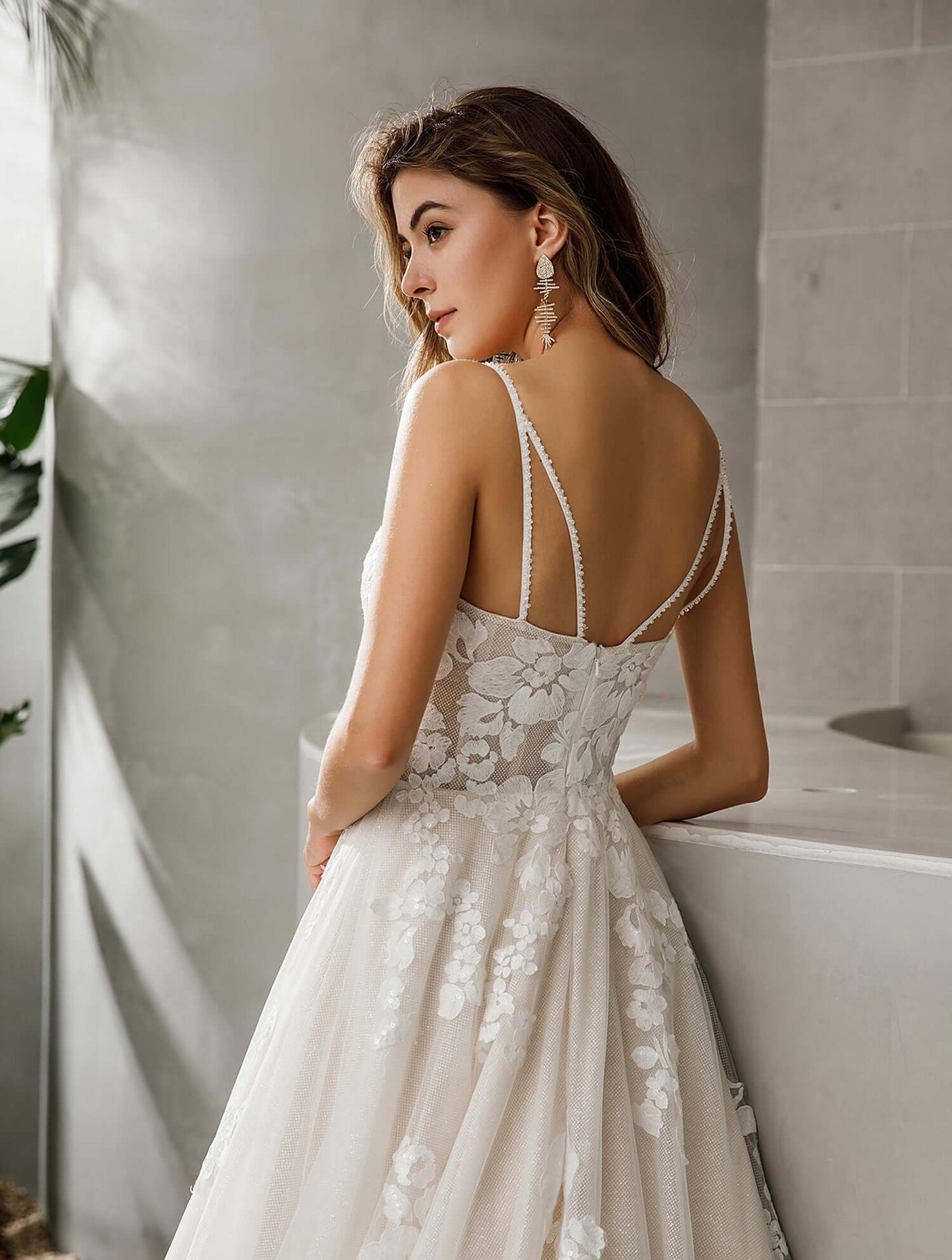 rückenausschnitt von braut im prinzessin boho brautkleid